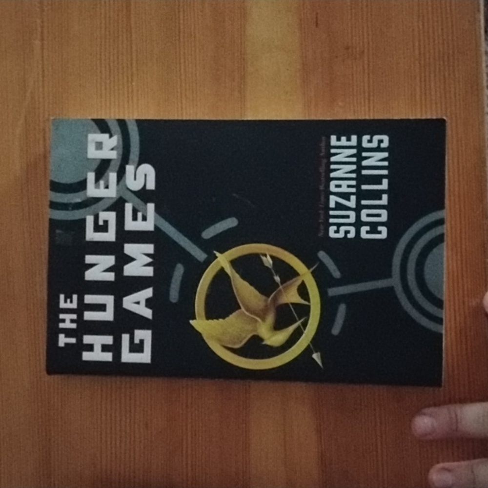 The Hunger Games Trilogy Book Set - Picture 2 of 4